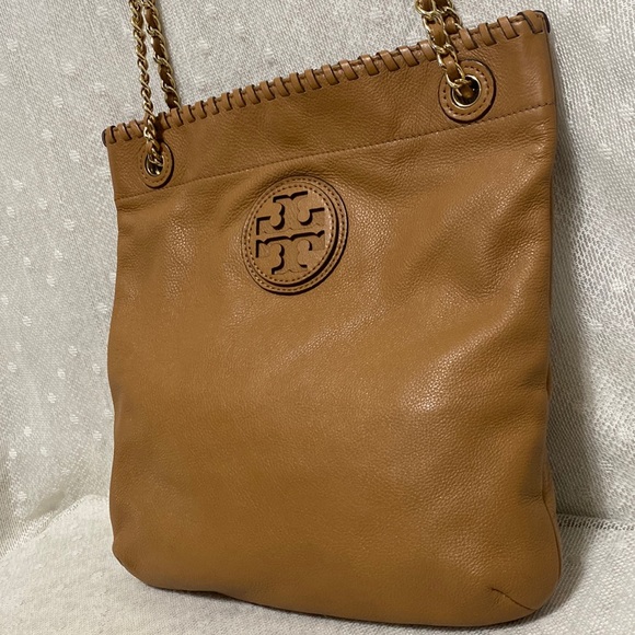 *SOLD*Tory Burch Marion Whipstitch Trimmed Pebbled Leather Shoulder Bag/Caramel - Picture 4 of 17